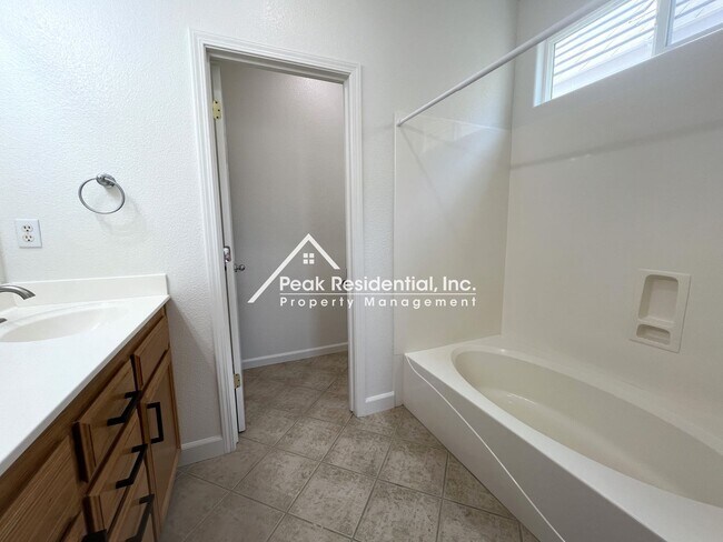 Building Photo - A Wonderful 3bd/2.5ba Natomas Home with Garage!