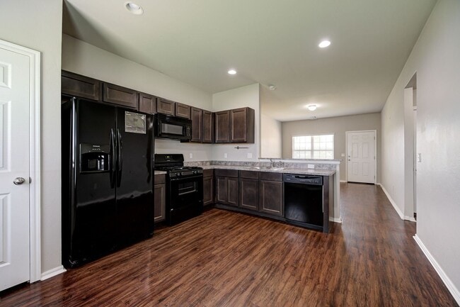 Building Photo - Gorgeous 3 Bed 2 Bath in Moore/SE OKC