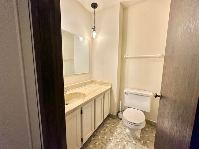 Building Photo - 11958 W Mill Rd