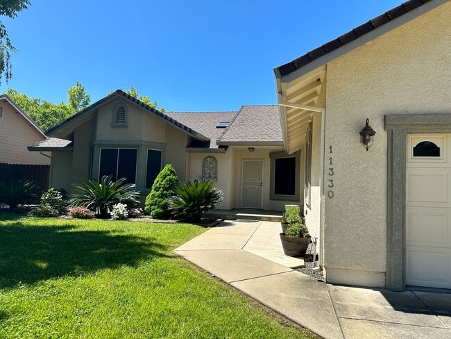 Building Photo - Beautiful well maintained home! Excellent ...