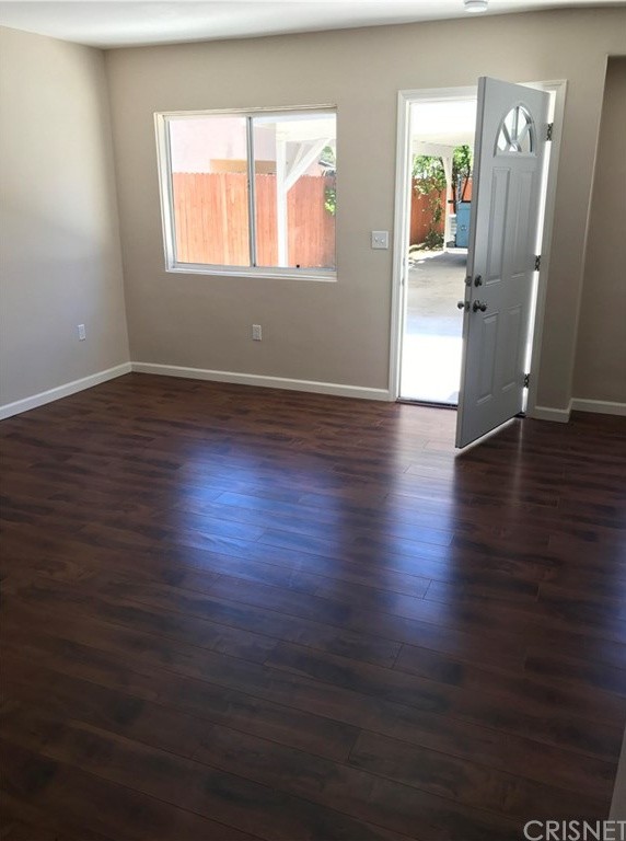 Living room w/wood floors - 882 Euclid N Ave