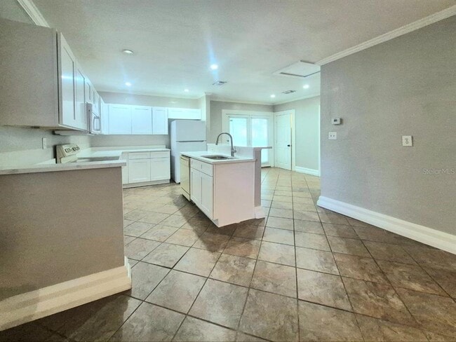 Building Photo - 314 E Park Ave