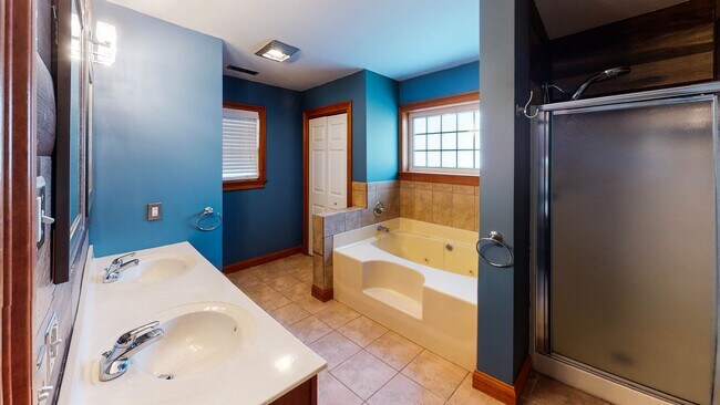 Building Photo - Beautiful Spacious Single-Family Home in Beaver Hills | 8-bed 3.5-bath