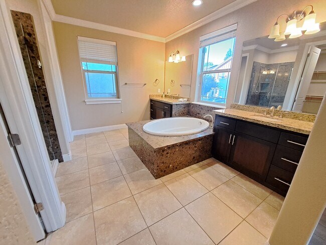 Building Photo - 677 Addison Ln