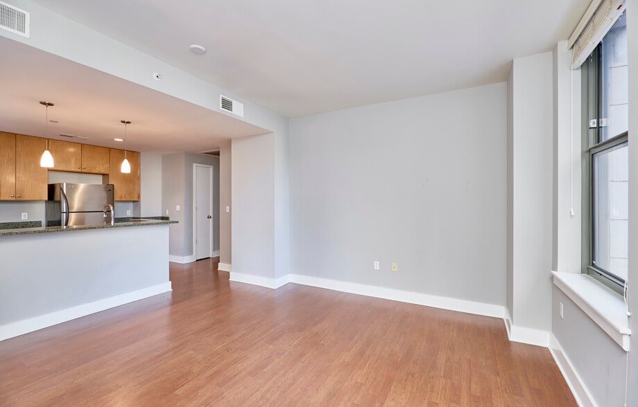 Living Room - 314 N Broadway