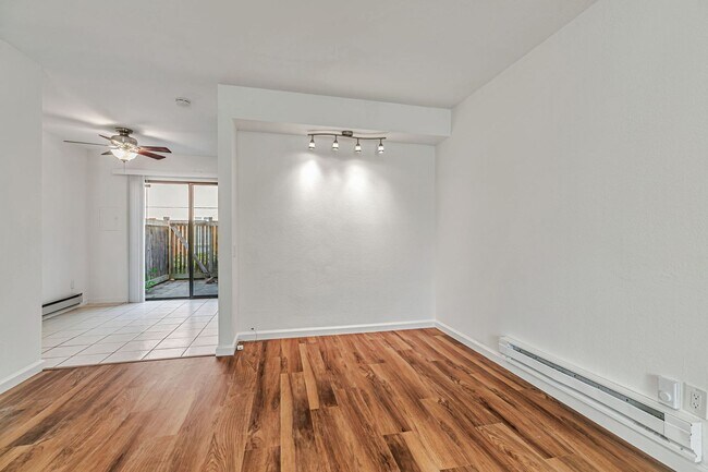 Building Photo - 2BR 1.5BA Condo For Rent – Prime Central F...