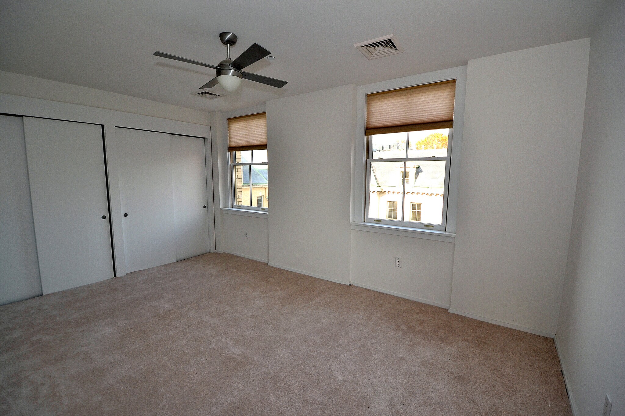 Building Photo - 4200 Pine St
