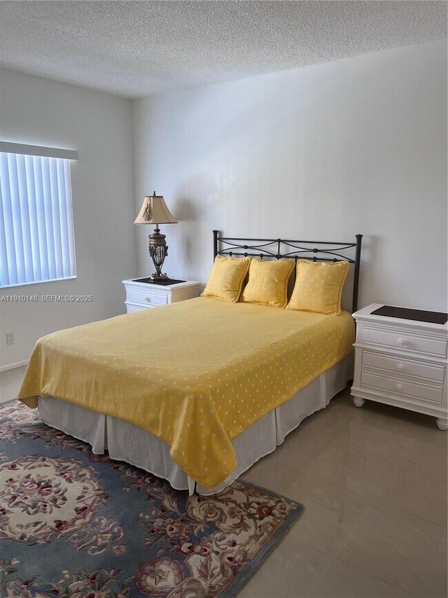 Building Photo - 400 N Riverside Dr