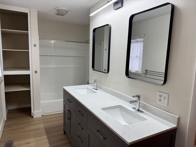 Building Photo - 1930 Baird St