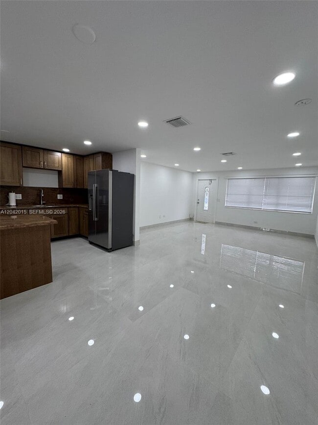 Building Photo - 664 Colson Dr
