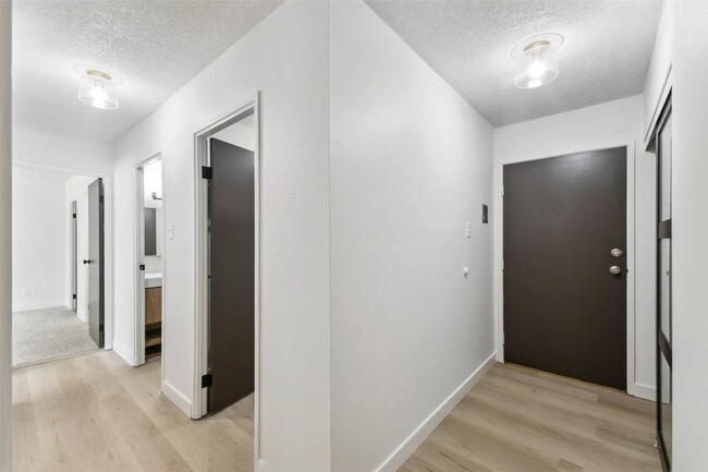 Building Photo - Newly Renovated 2br Condo in the Heather G...