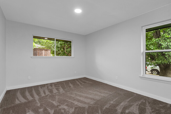 Building Photo - 3761 High Vista Dr