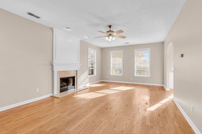 Building Photo - 16 Bushwood Dr