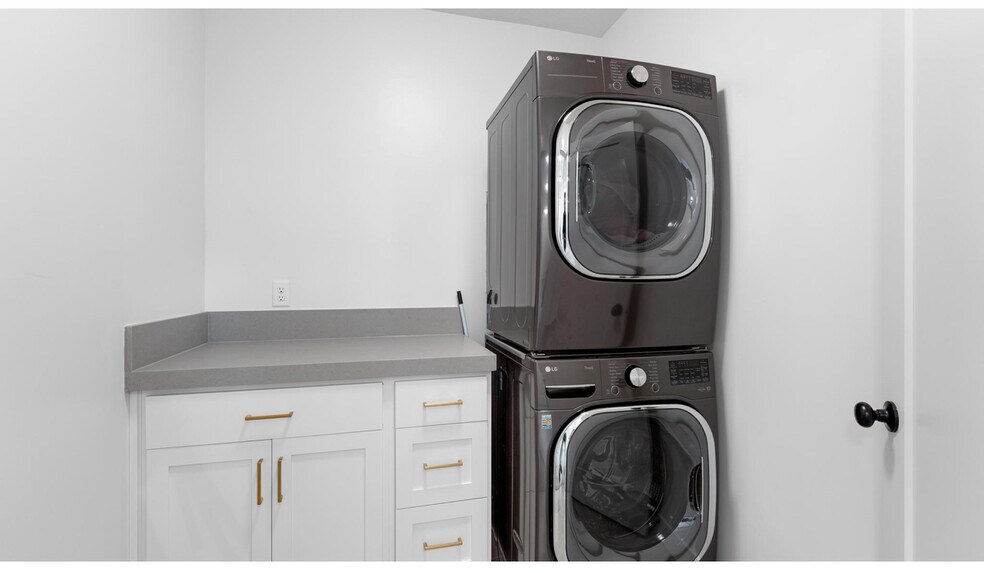 Basement Laundry Space - 897 N Main St