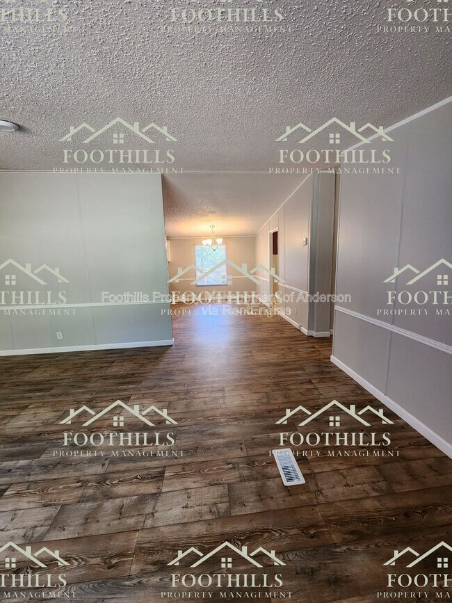 Building Photo - 240 Latham Dr