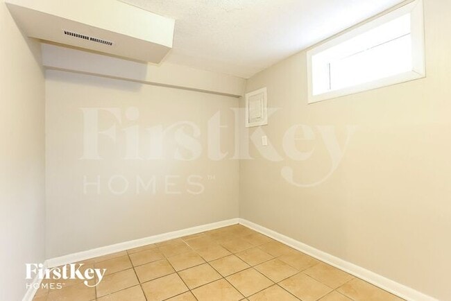 Building Photo - 1504 Walnut Dr