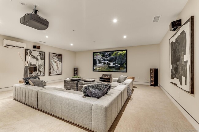 Building Photo - 8070 La Jolla Scenic Dr N