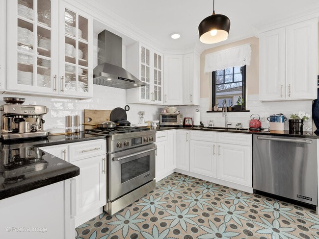 Building Photo - 318 Bluff Ave