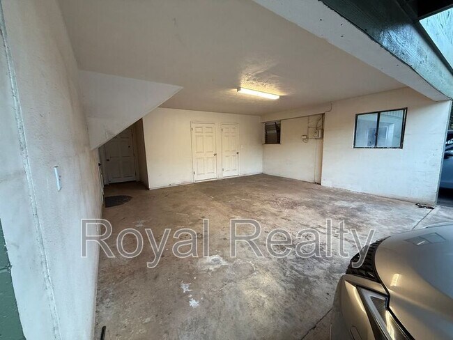 Building Photo - 219 W Waiko Rd