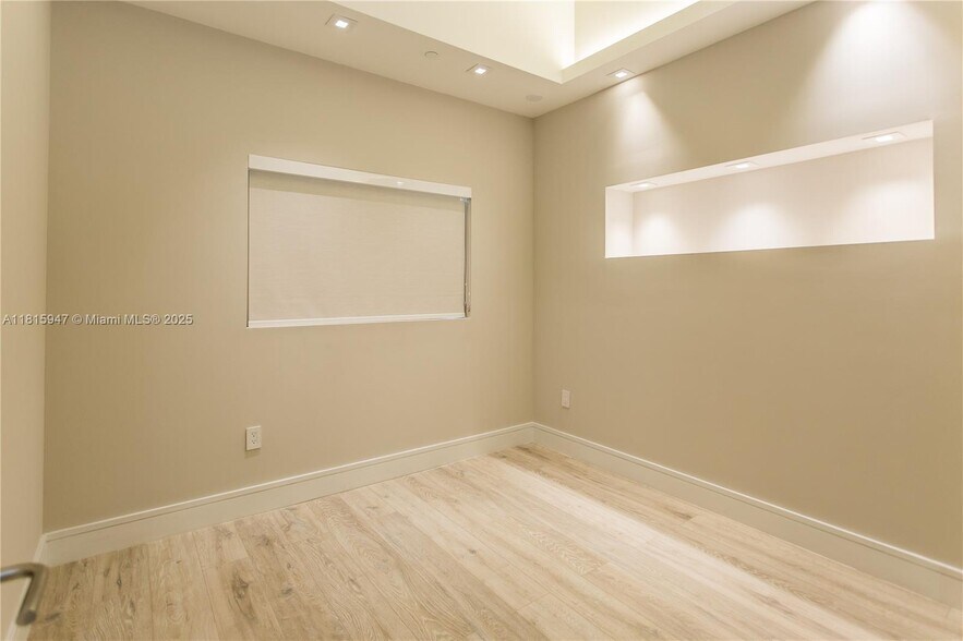 Building Photo - 460 NE 28th St