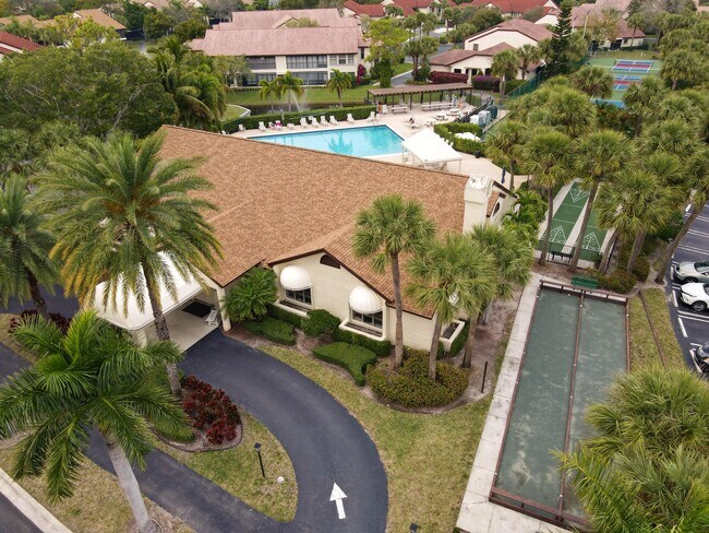 Building Photo - 3340 Lucerne Park Dr