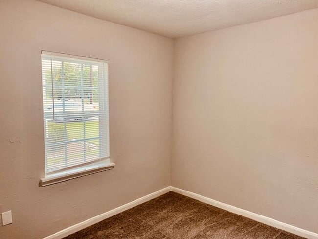 Building Photo - BEAUTIFUL RECENTLY REMODELED 3 BEDROOM HOME
