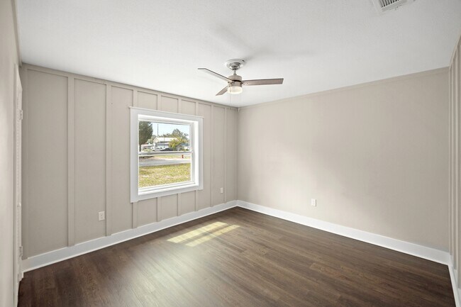 Building Photo - 200 Spencer Dr