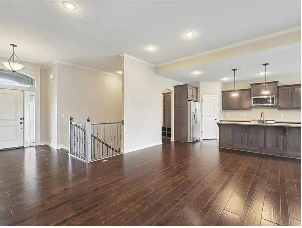 Building Photo - 1301 NE Country Ln