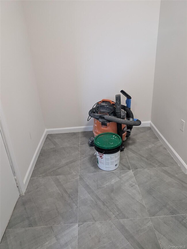 Building Photo - 1902 Kings Hwy