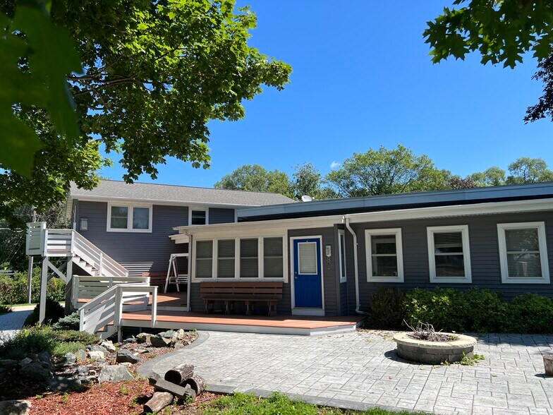 Home front - 3295 N Silver Lake Dr