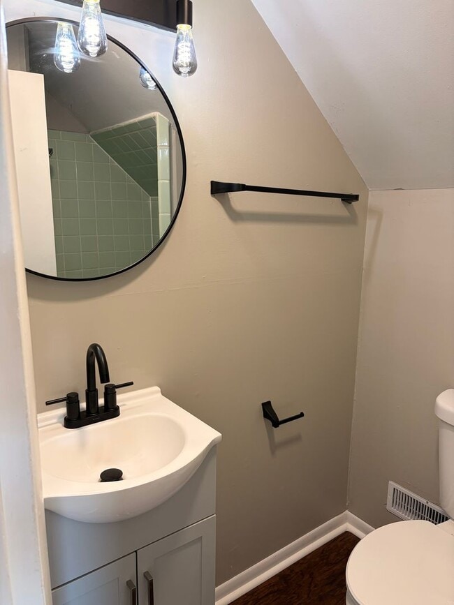 Building Photo - South Side-  4Bed/2 Bath Home