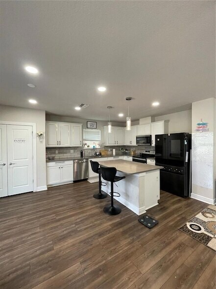 Building Photo - 30543 Thunderbird Dr