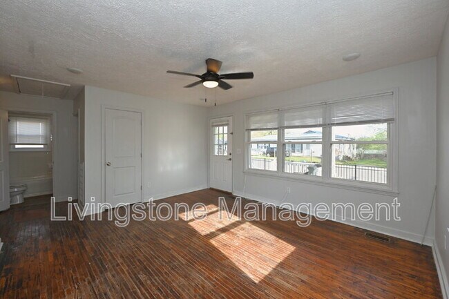 Building Photo - 501 Small St