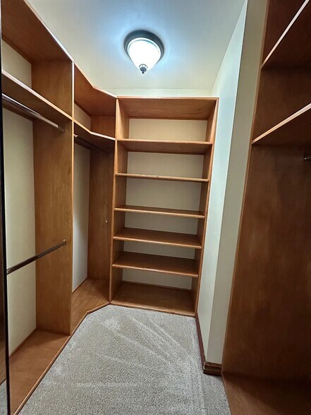 Building Photo - 11 Deerwood E