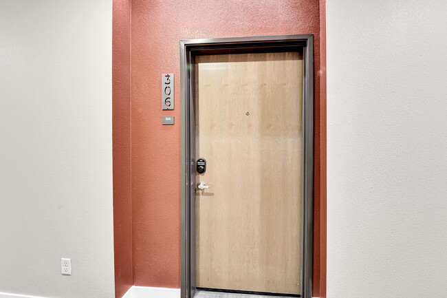 Building Photo - $1,895 - 1 Bed, 1 Bath Condo with In Unit ...