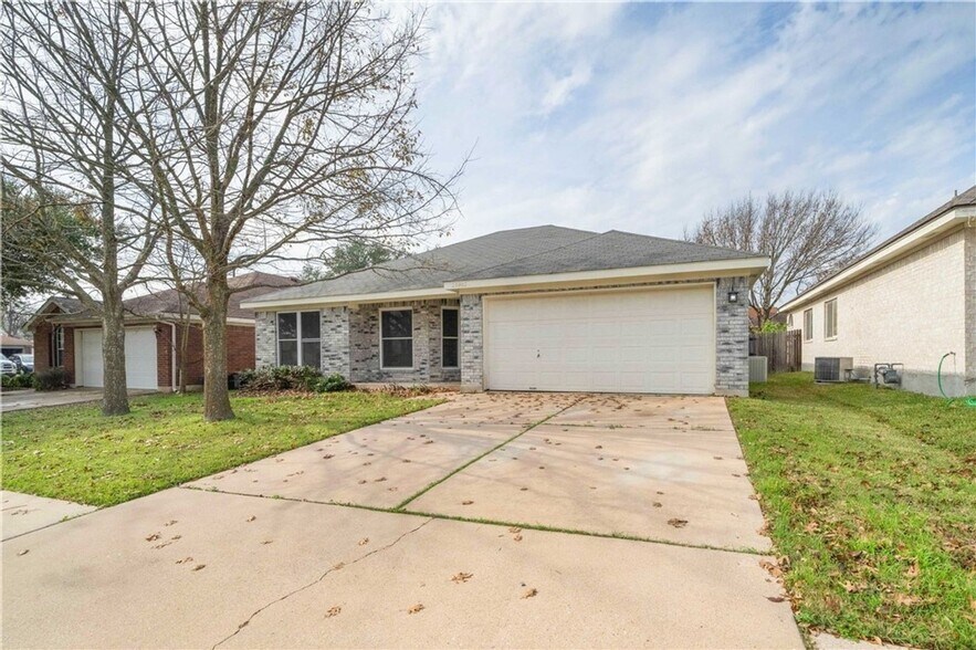 Building Photo - 20902 Gelding Ln