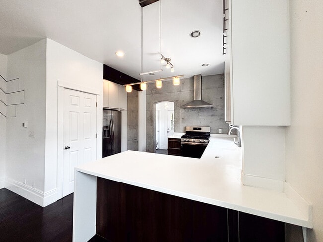 Building Photo - Beautiful, Bright, & Open Bungalow