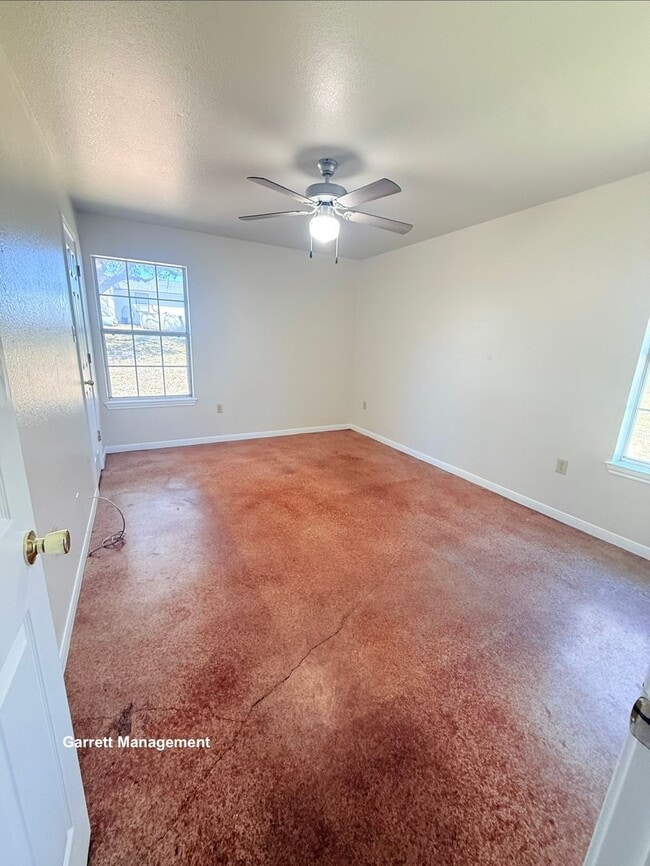 Building Photo - 813 E Ave I