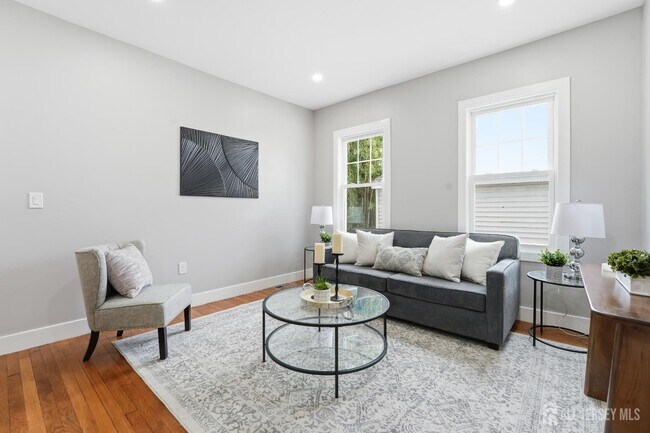 Building Photo - 214 Montgomery St