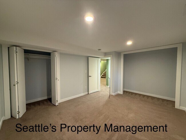 Building Photo - ***FREE OCTOBER RENT***  Deceptively Large...