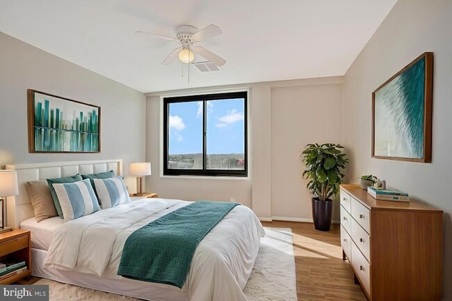 Building Photo - 3450 Toledo Terrace