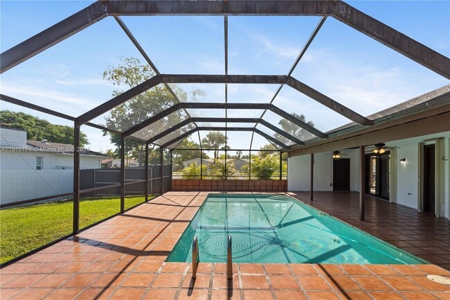 Building Photo - 10605 SW 112th St