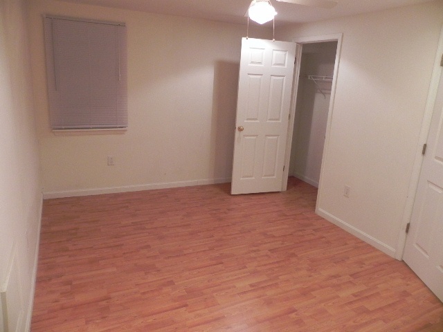 Bed room with small window - 43952 Reliance Ct