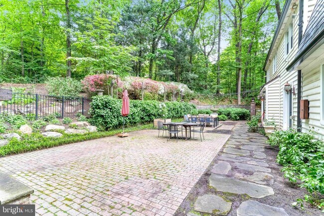 Building Photo - 7845 Old Dominion Dr