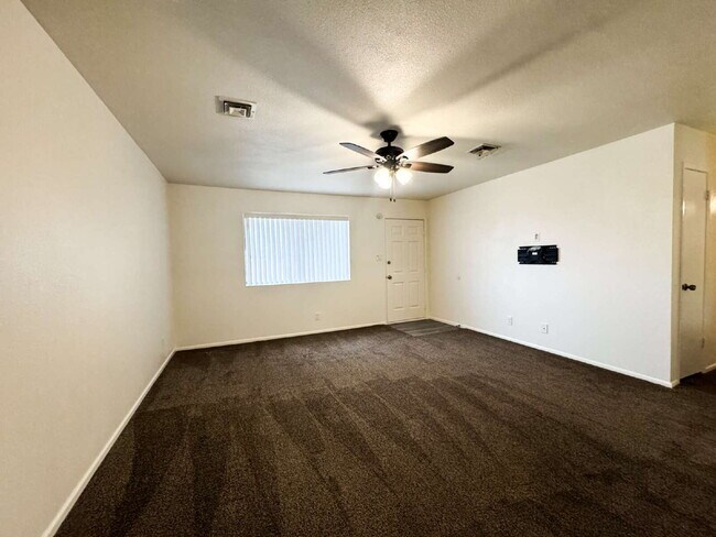 Building Photo - "Centrally located 3 bedroom, 2 bathroom H...