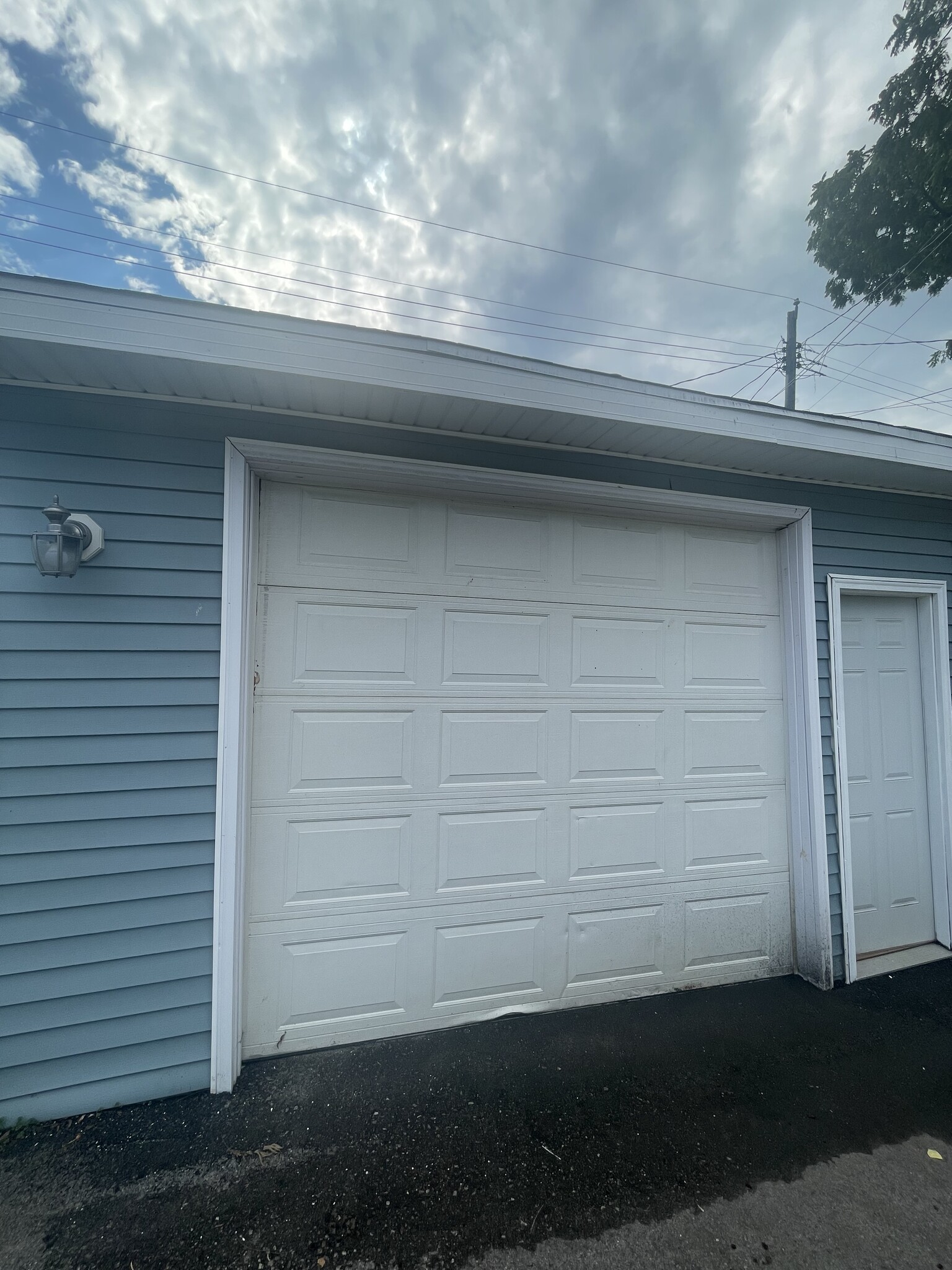 Garage - 196 E 9th St