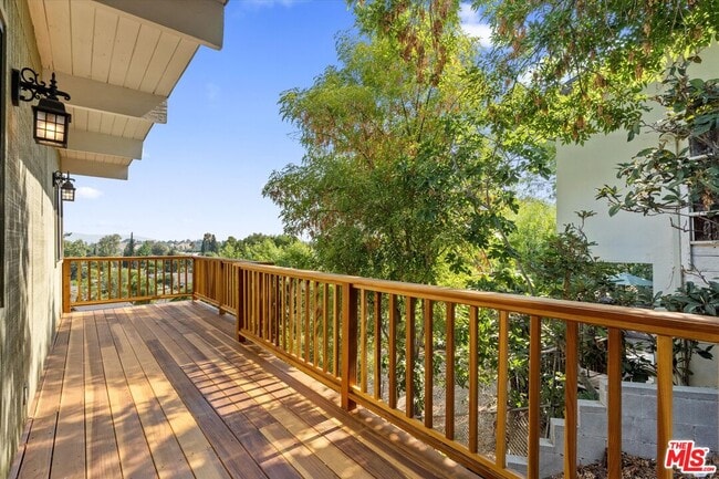 Primary Photo - 4950 Marmol Dr