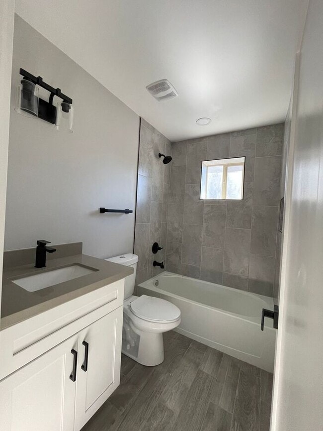 Building Photo - Newly Remodeled 1 Bedroom at end of culdesac, private gate