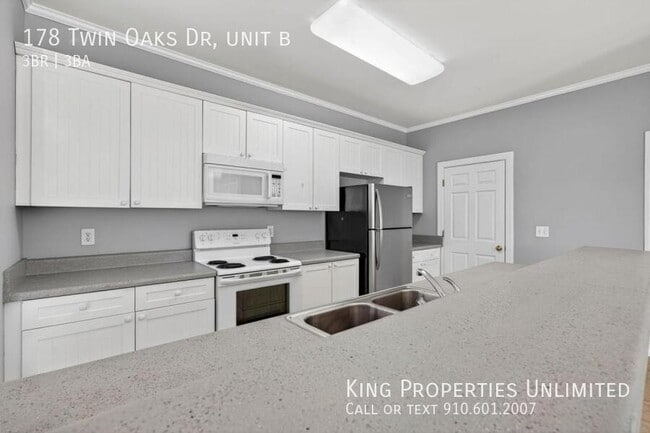 Building Photo - 178 Twin Oaks Dr