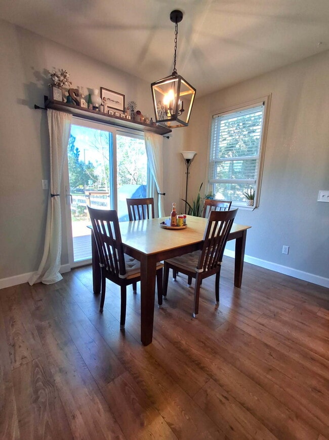 Building Photo - Beautiful Aurora Home - 4 Bedroom, 3 Bathrooms in Excellent Condition!